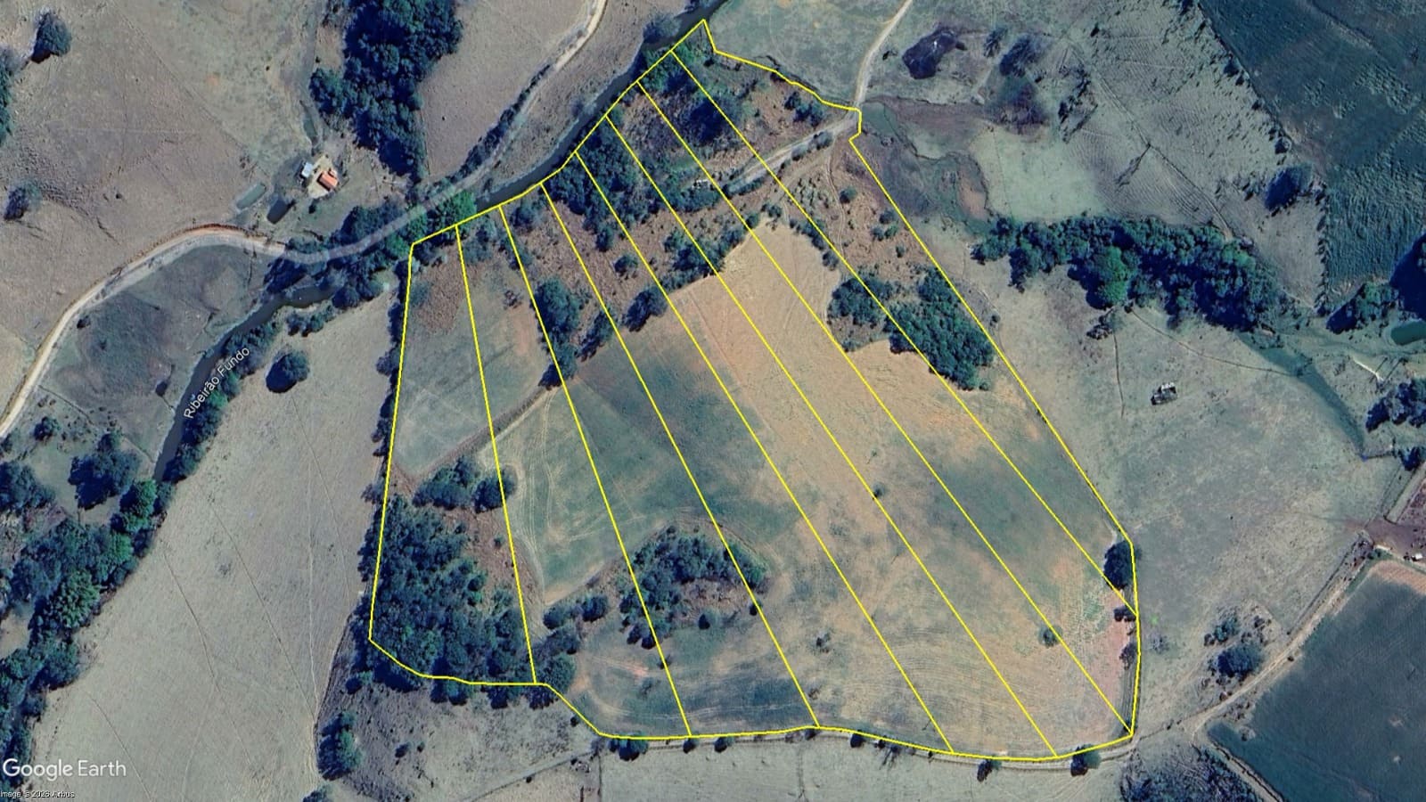 Desmembramento rural em oito partes realizado no Sítio Beira Rio em Munhoz